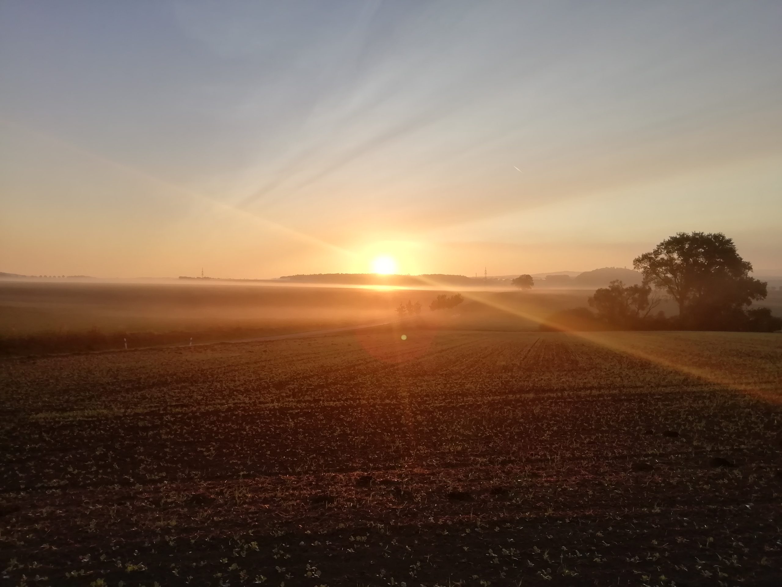 Sonnenaufgang über der Landschaft bei Kassel